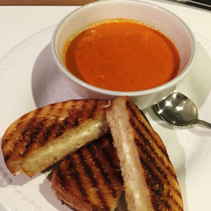 Roasted Red Pepper Tomato & Smoked Gouda Soup